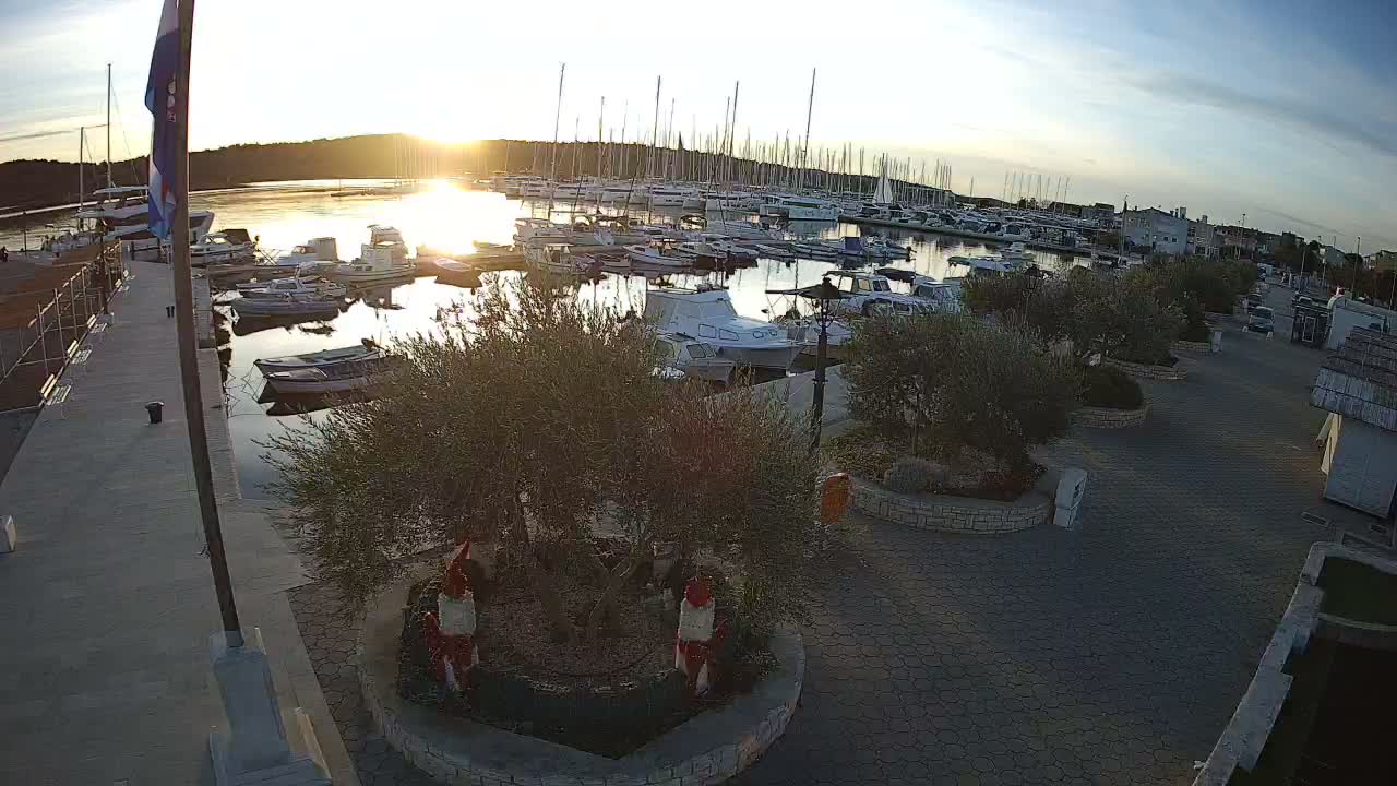 Pirovac Coast & Marine Live Cam - Pirovac, Općina Pirovac, Šibenik-Knin, Croatia