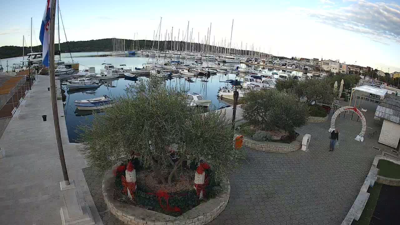 Pirovac Coast & Marine Live Cam - Pirovac, Općina Pirovac, Šibenik-Knin, Croatia