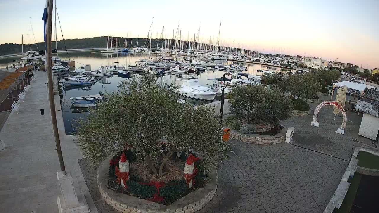 Pirovac Coast & Marine Live Cam - Pirovac, Općina Pirovac, Šibenik-Knin, Croatia