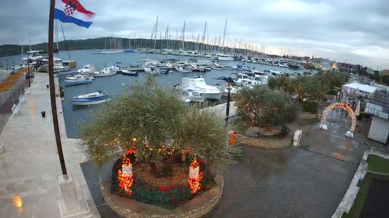Pirovac Coast & Marine Live Cam - Pirovac, Općina Pirovac, Šibenik-Knin, Croatia