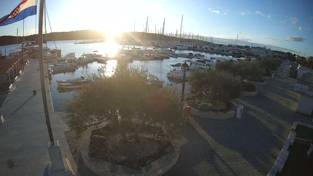 Pirovac Coast & Marine Live Cam - Pirovac, Općina Pirovac, Šibenik-Knin, Croatia