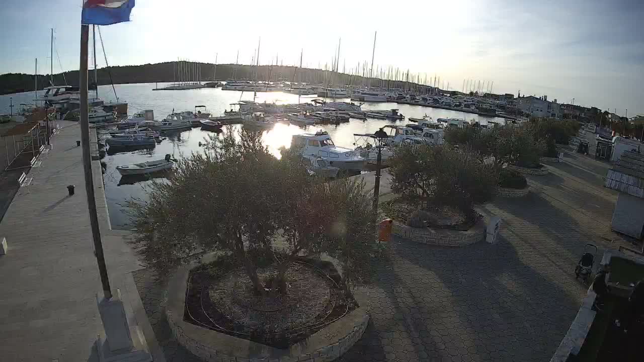Pirovac Coast & Marine Live Cam - Pirovac, Općina Pirovac, Šibenik-Knin, Croatia