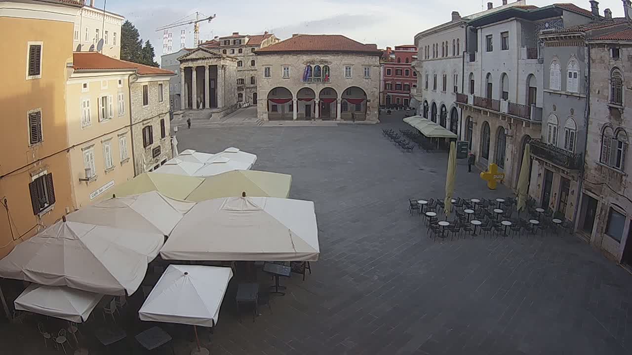 Pula, Trg Forum Square Live Cam - Arena, Pula, Istria, Croatia