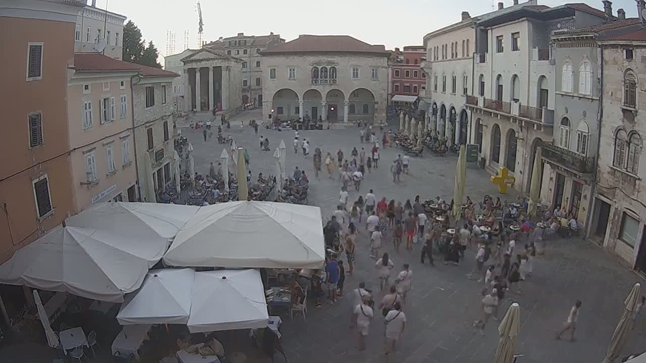 Pula, Trg Forum Square Live Cam - Arena, Pula, Istria, Croatia