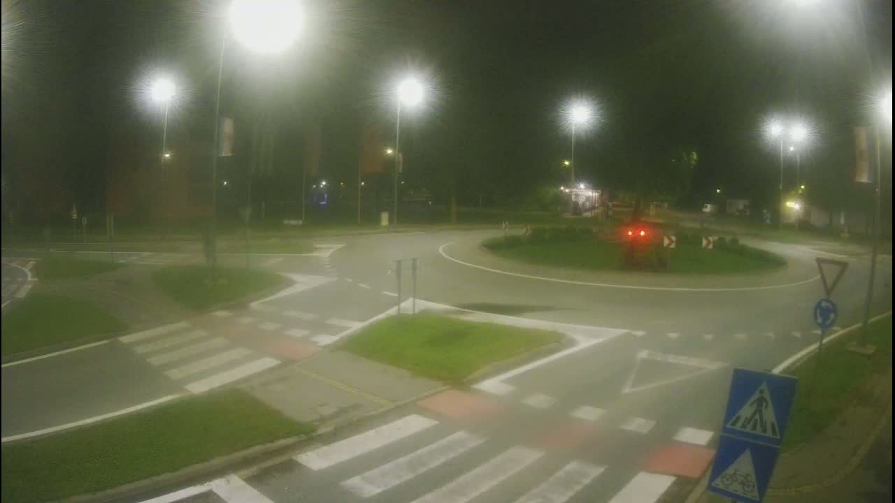 Belišće, Kralija Tomislava/Zeljeznicka/Kardinala Alojzija Stepinca Street Intersection Live Cam - 