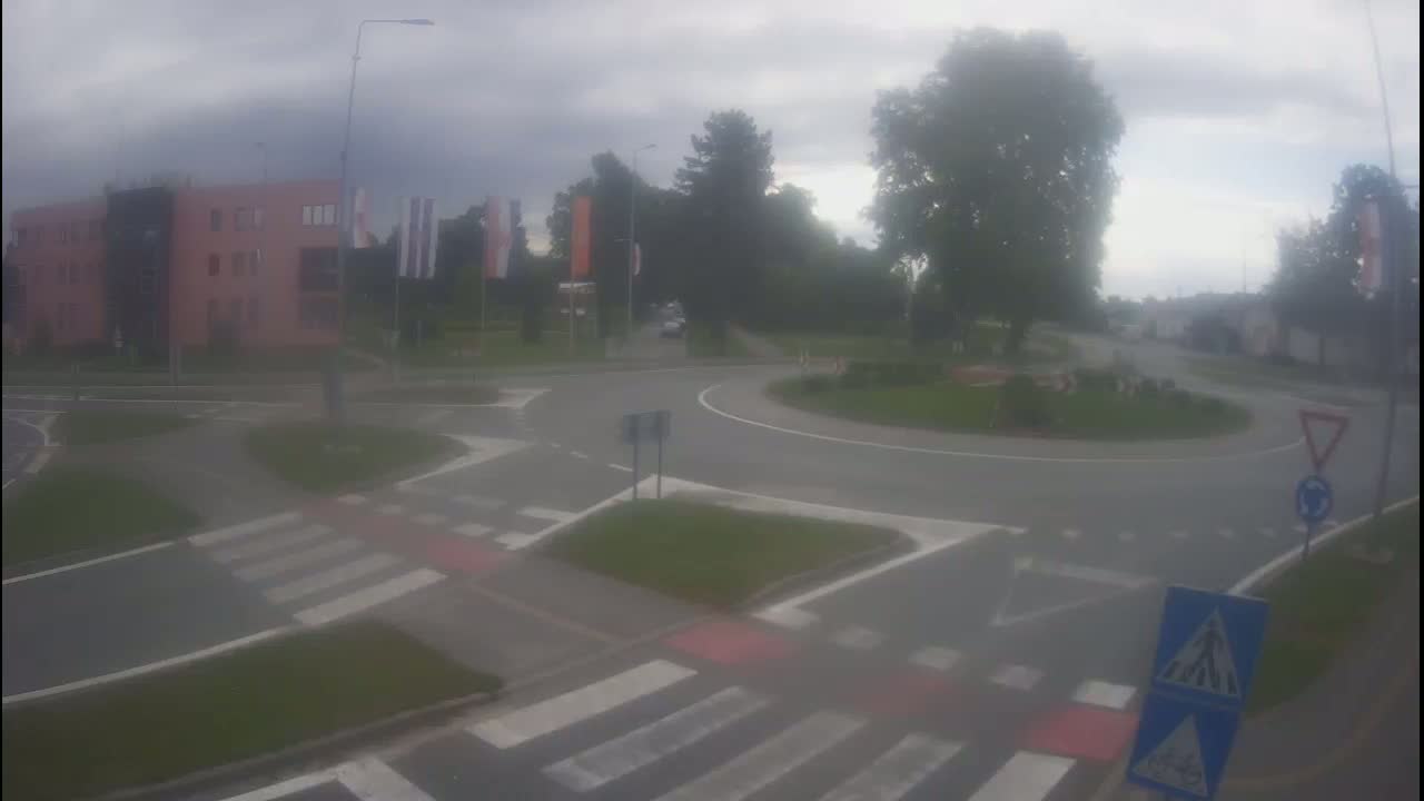 Belišće, Kralija Tomislava/Zeljeznicka/Kardinala Alojzija Stepinca Street Intersection Live Cam - 