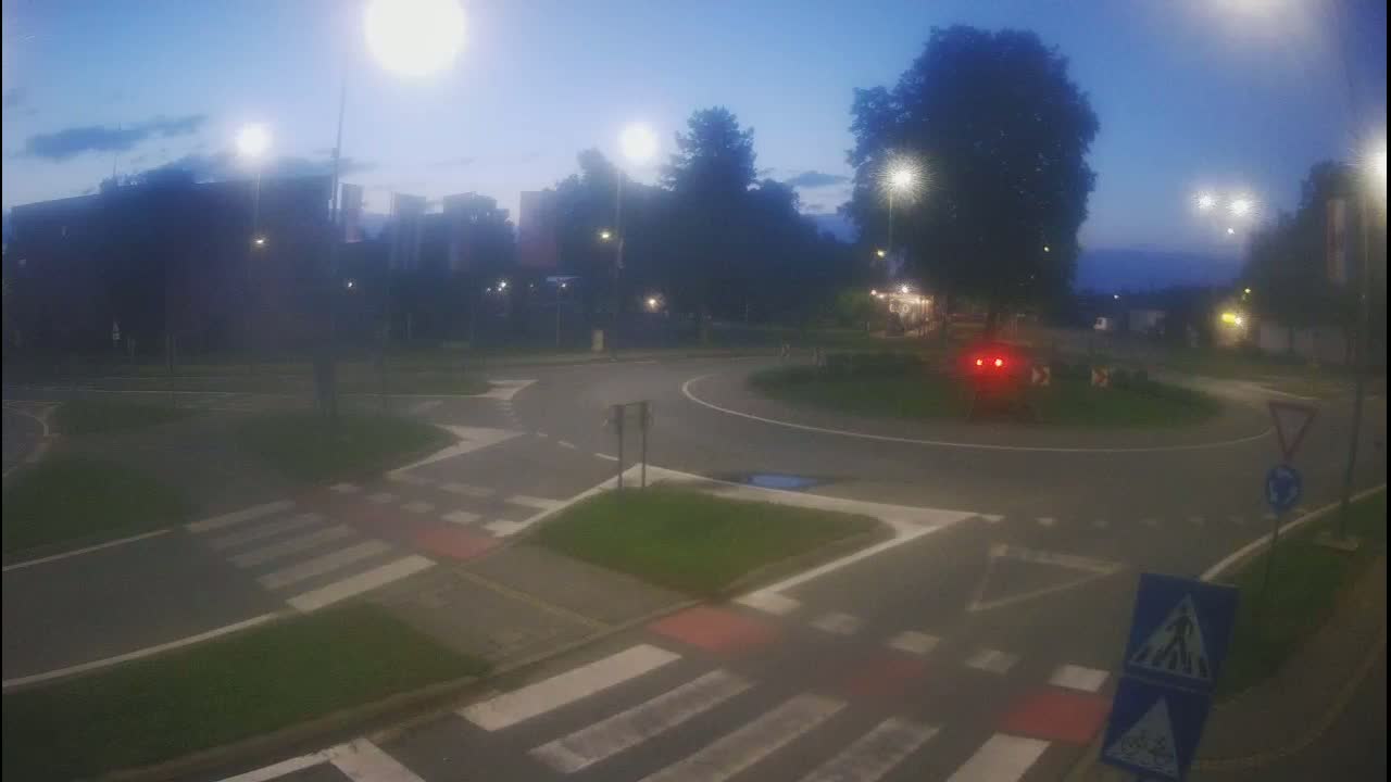 Belišće, Kralija Tomislava/Zeljeznicka/Kardinala Alojzija Stepinca Street Intersection Live Cam - 