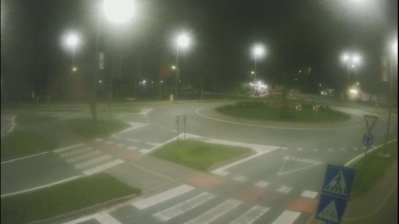 Belišće, Kralija Tomislava/Zeljeznicka/Kardinala Alojzija Stepinca Street Intersection Live Cam - 