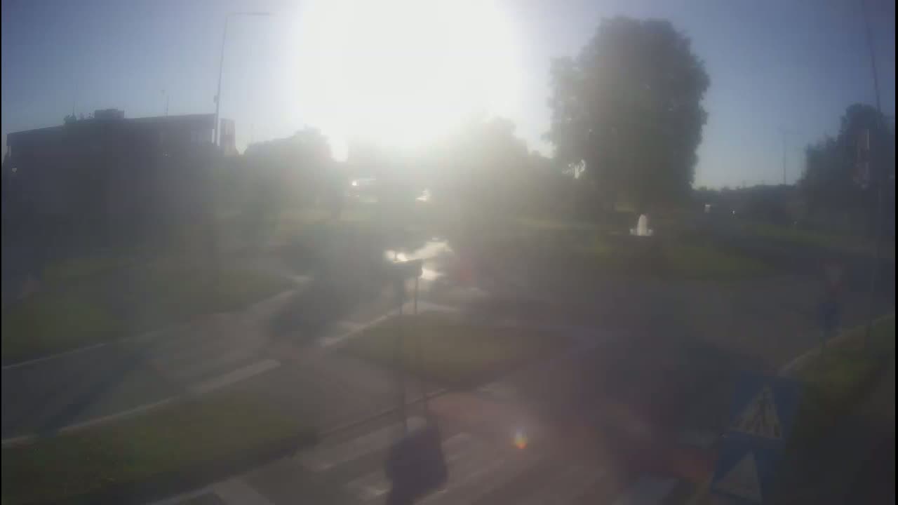 Belišće, Kralija Tomislava/Zeljeznicka/Kardinala Alojzija Stepinca Street Intersection Live Cam - 