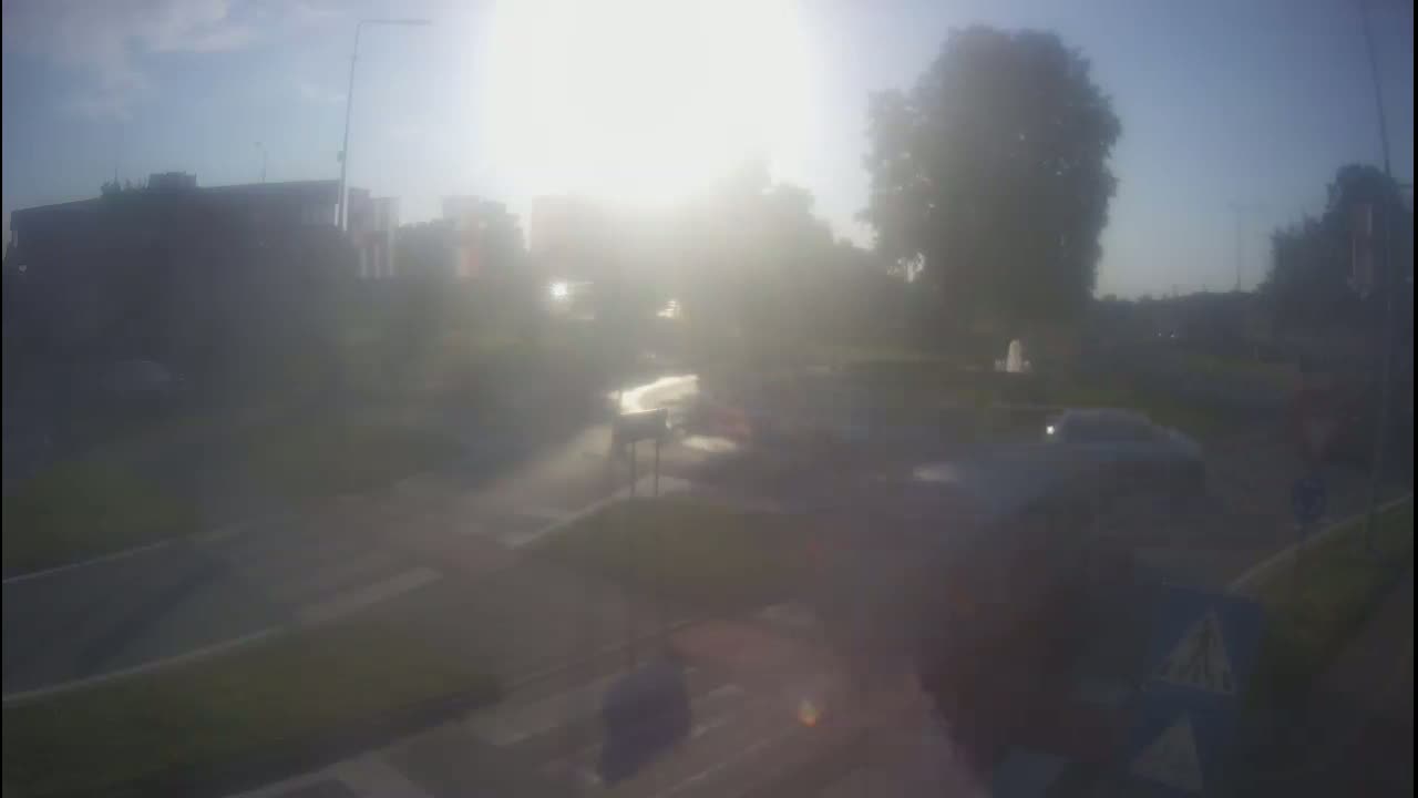 Belišće, Kralija Tomislava/Zeljeznicka/Kardinala Alojzija Stepinca Street Intersection Live Cam - 