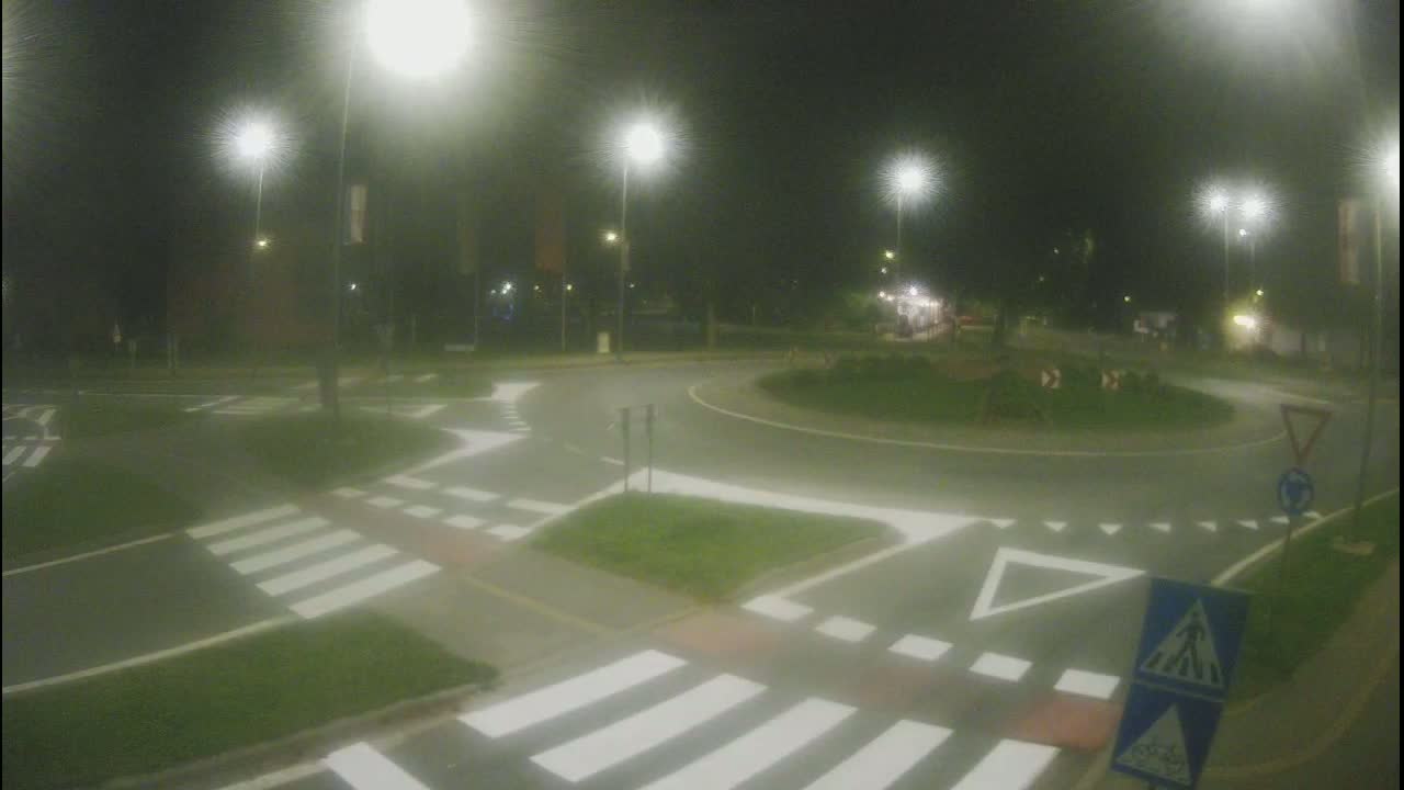 Belišće, Kralija Tomislava/Zeljeznicka/Kardinala Alojzija Stepinca Street Intersection Live Cam - 