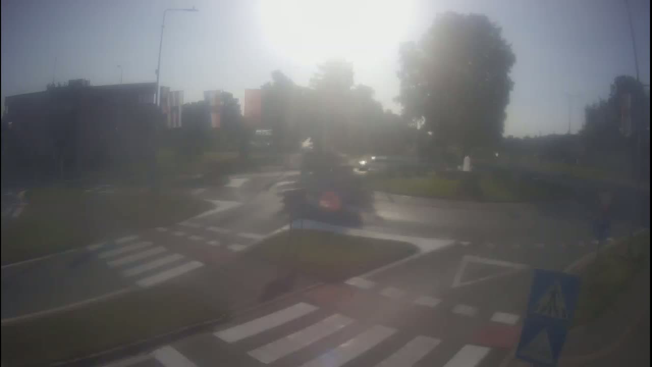 Belišće, Kralija Tomislava/Zeljeznicka/Kardinala Alojzija Stepinca Street Intersection Live Cam - 