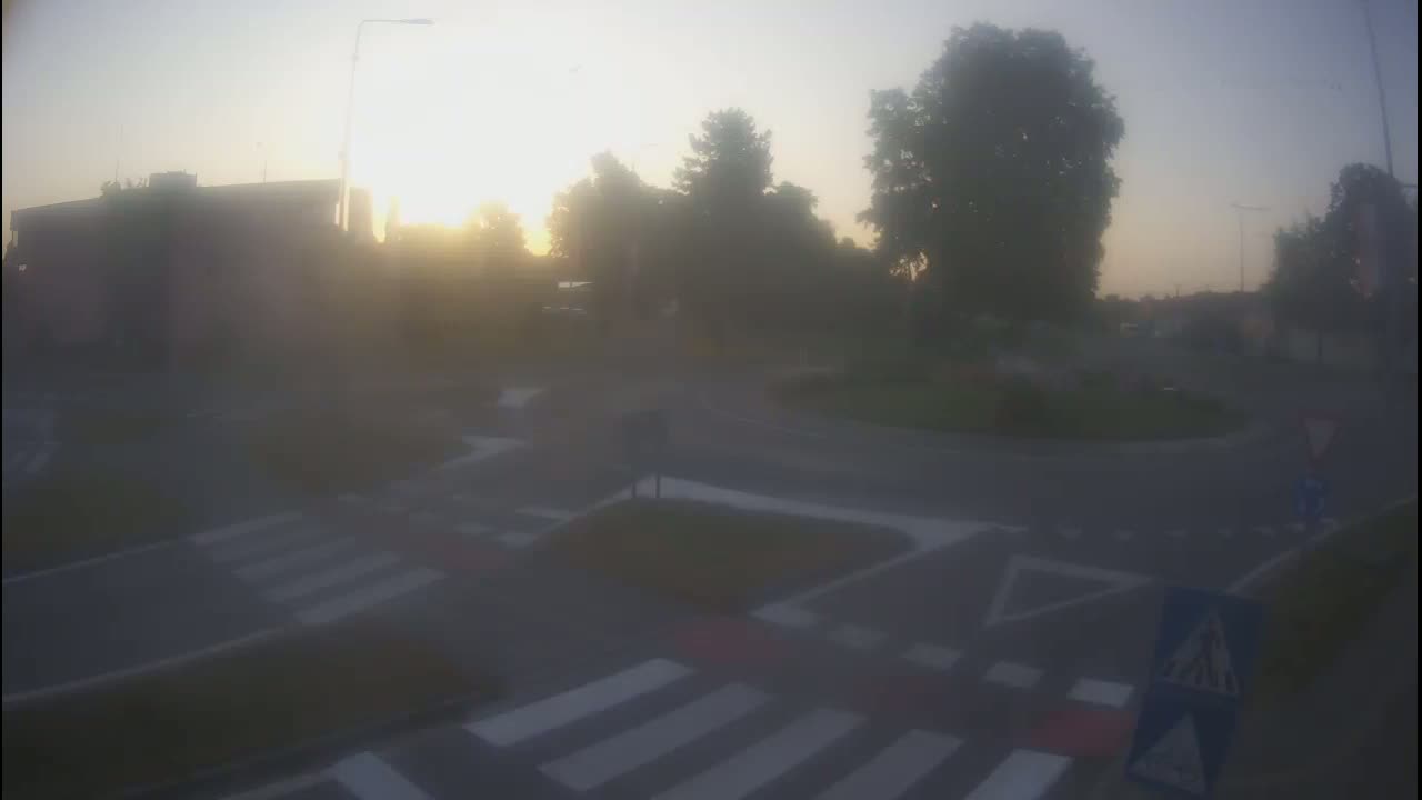 Belišće, Kralija Tomislava/Zeljeznicka/Kardinala Alojzija Stepinca Street Intersection Live Cam - 