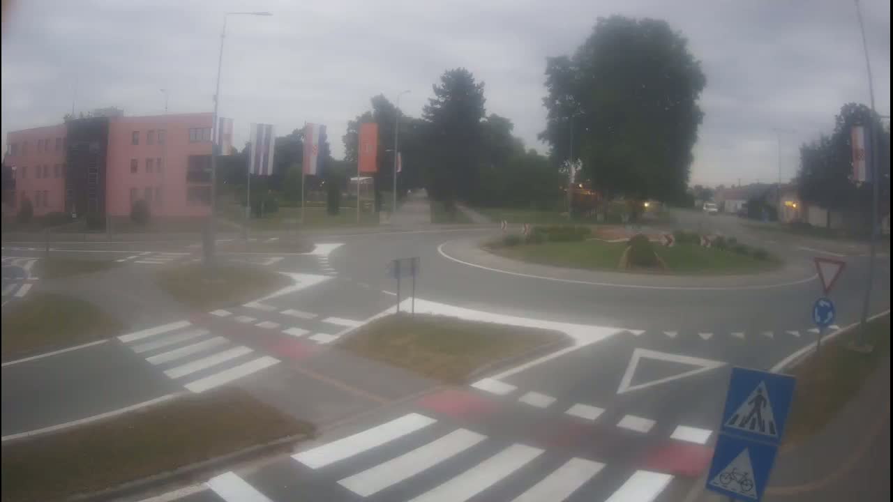 Belišće, Kralija Tomislava/Zeljeznicka/Kardinala Alojzija Stepinca Street Intersection Live Cam - 