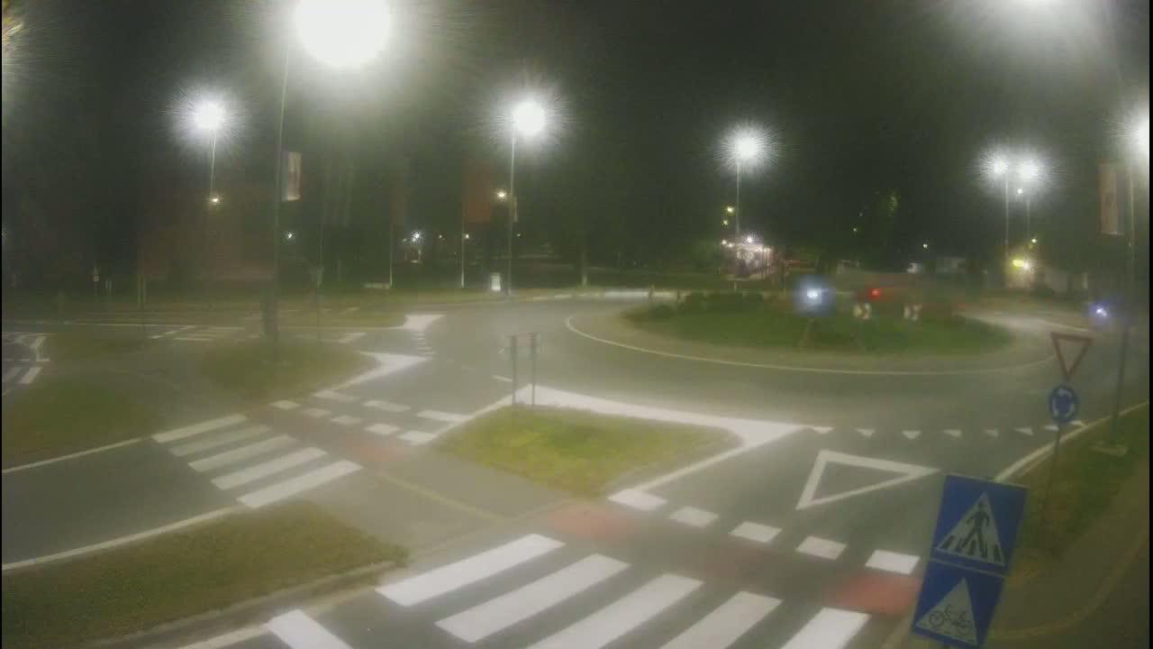 Belišće, Kralija Tomislava/Zeljeznicka/Kardinala Alojzija Stepinca Street Intersection Live Cam - 