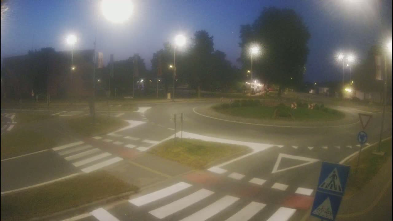Belišće, Kralija Tomislava/Zeljeznicka/Kardinala Alojzija Stepinca Street Intersection Live Cam - 