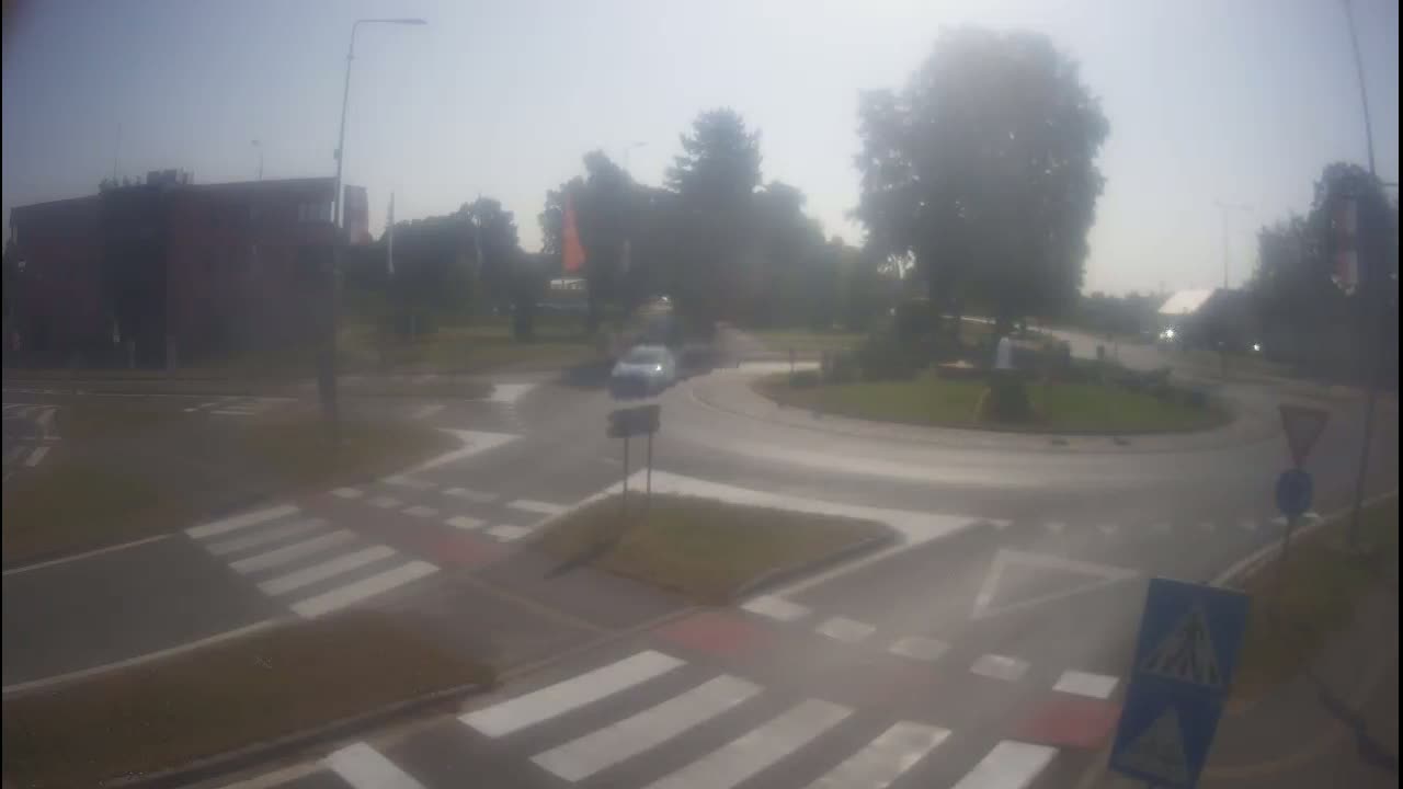 Belišće, Kralija Tomislava/Zeljeznicka/Kardinala Alojzija Stepinca Street Intersection Live Cam - 