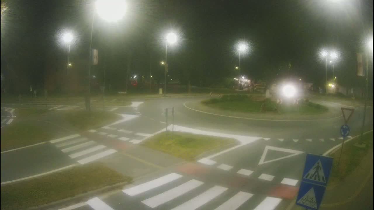 Belišće, Kralija Tomislava/Zeljeznicka/Kardinala Alojzija Stepinca Street Intersection Live Cam - 