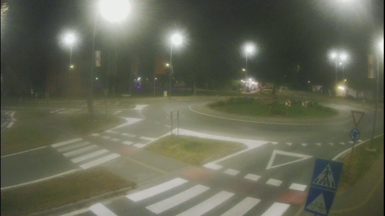 Belišće, Kralija Tomislava/Zeljeznicka/Kardinala Alojzija Stepinca Street Intersection Live Cam - 
