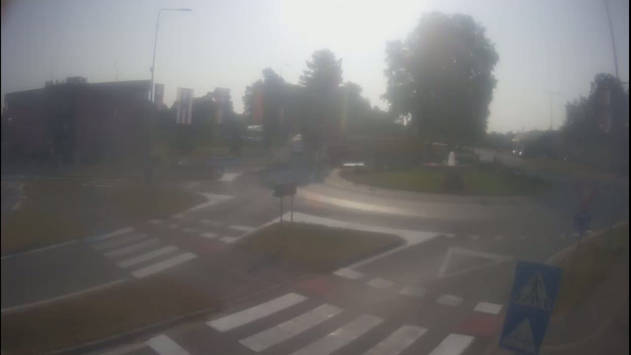 Belišće, Kralija Tomislava/Zeljeznicka/Kardinala Alojzija Stepinca Street Intersection Live Cam - 