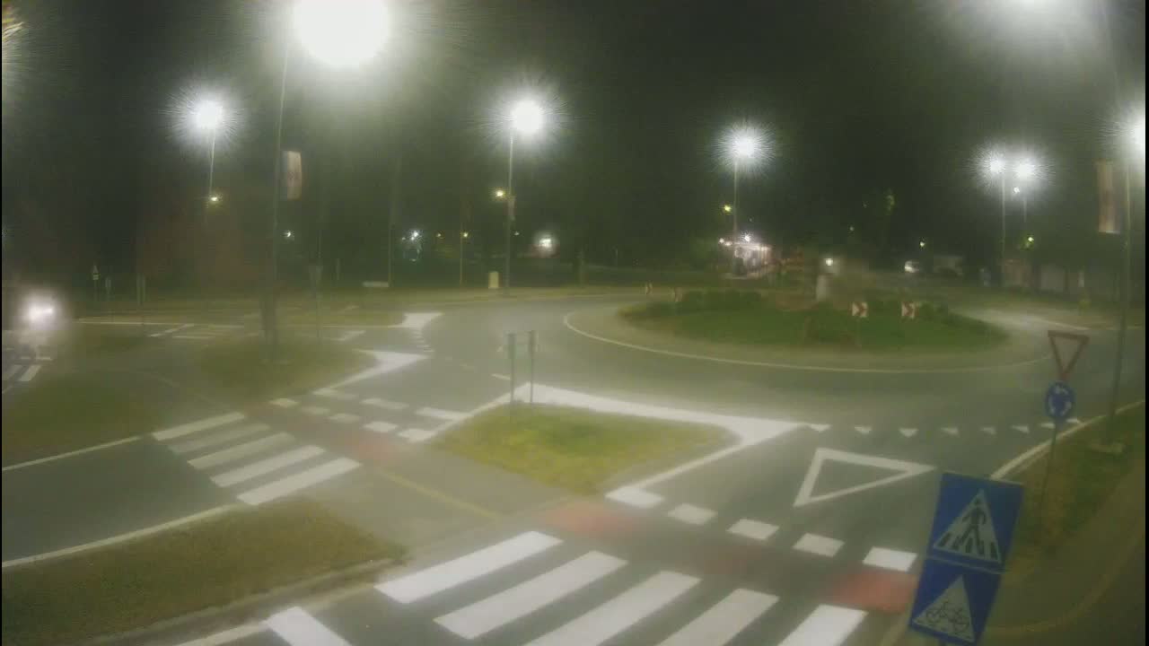 Belišće, Kralija Tomislava/Zeljeznicka/Kardinala Alojzija Stepinca Street Intersection Live Cam - 