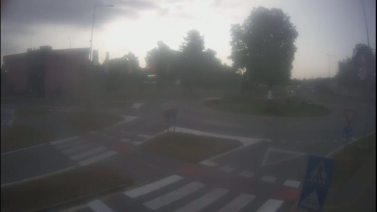 Belišće, Kralija Tomislava/Zeljeznicka/Kardinala Alojzija Stepinca Street Intersection Live Cam - 