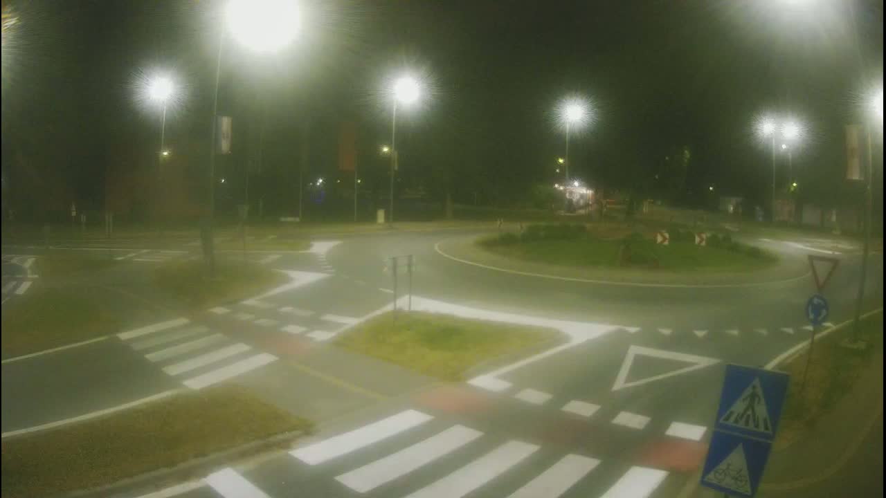 Belišće, Kralija Tomislava/Zeljeznicka/Kardinala Alojzija Stepinca Street Intersection Live Cam - 
