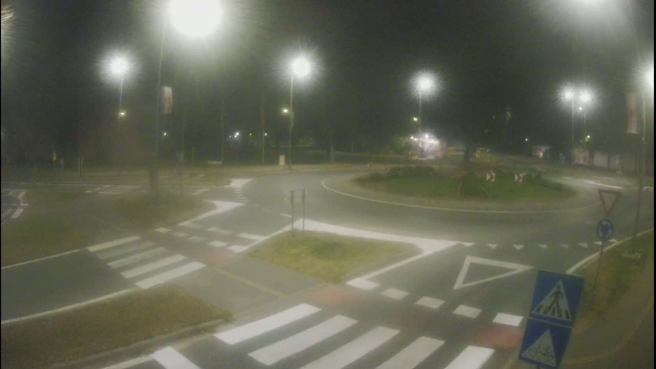 Belišće, Kralija Tomislava/Zeljeznicka/Kardinala Alojzija Stepinca Street Intersection Live Cam - 