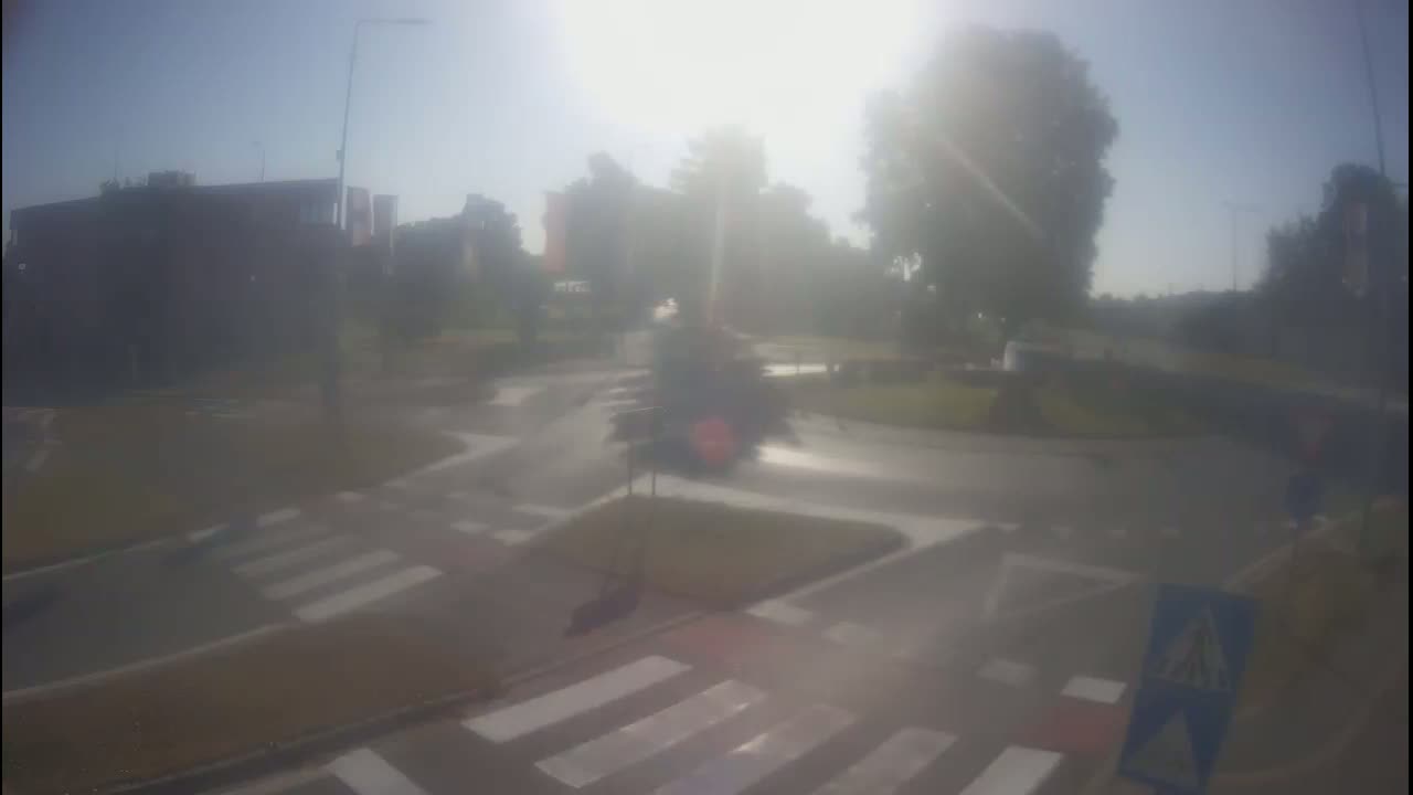Belišće, Kralija Tomislava/Zeljeznicka/Kardinala Alojzija Stepinca Street Intersection Live Cam - 