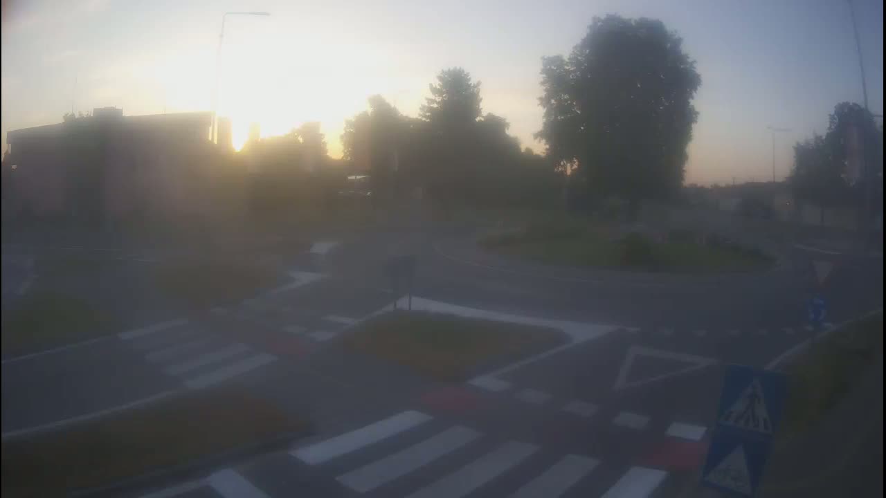 Belišće, Kralija Tomislava/Zeljeznicka/Kardinala Alojzija Stepinca Street Intersection Live Cam - 