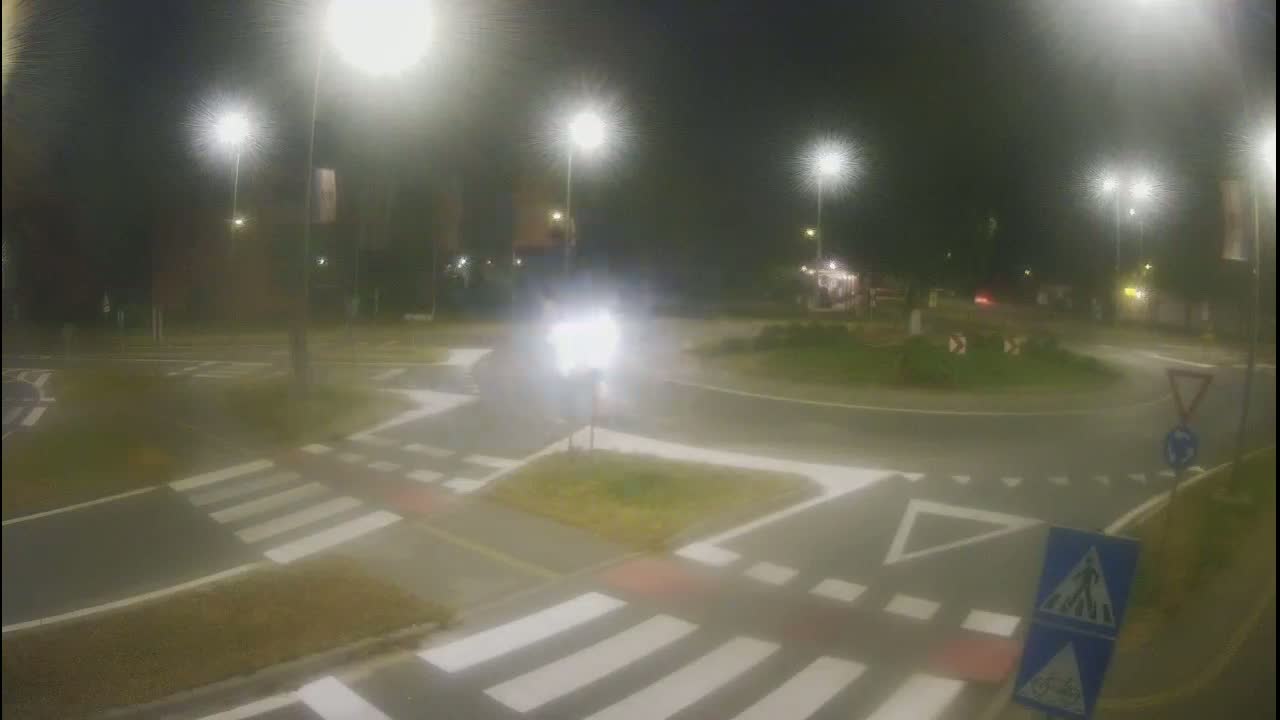 Belišće, Kralija Tomislava/Zeljeznicka/Kardinala Alojzija Stepinca Street Intersection Live Cam - 