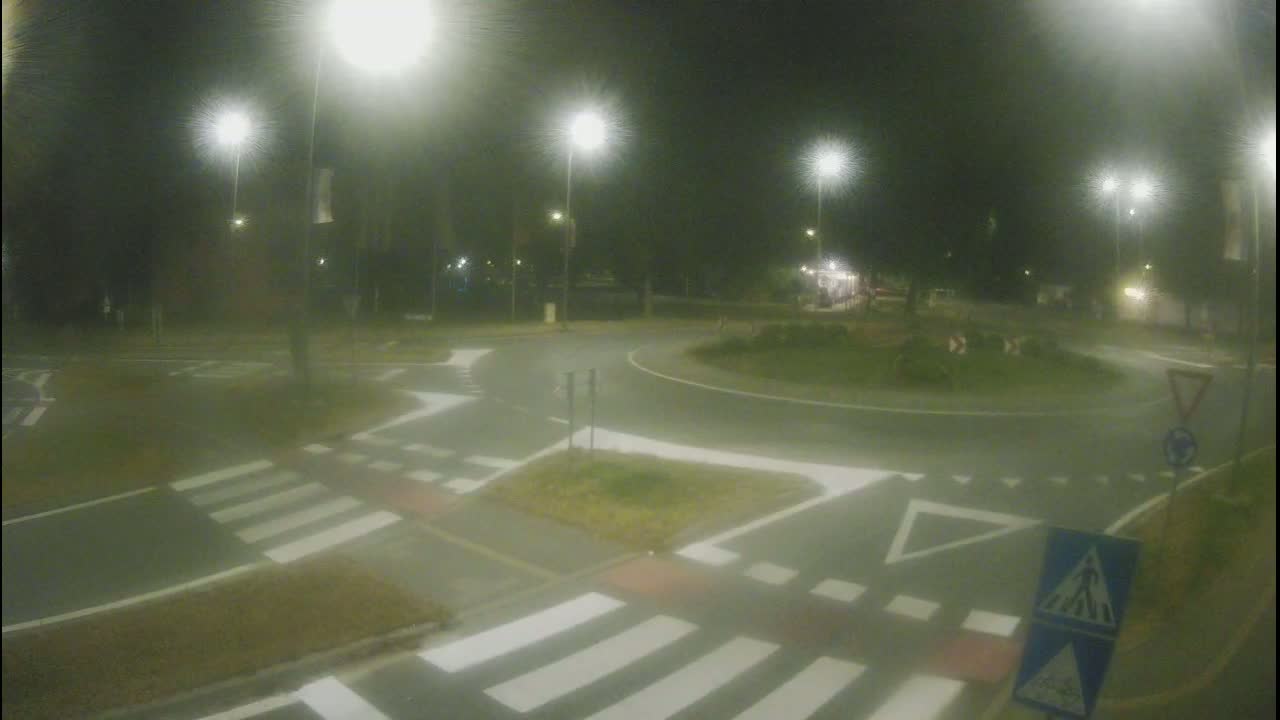 Belišće, Kralija Tomislava/Zeljeznicka/Kardinala Alojzija Stepinca Street Intersection Live Cam - 
