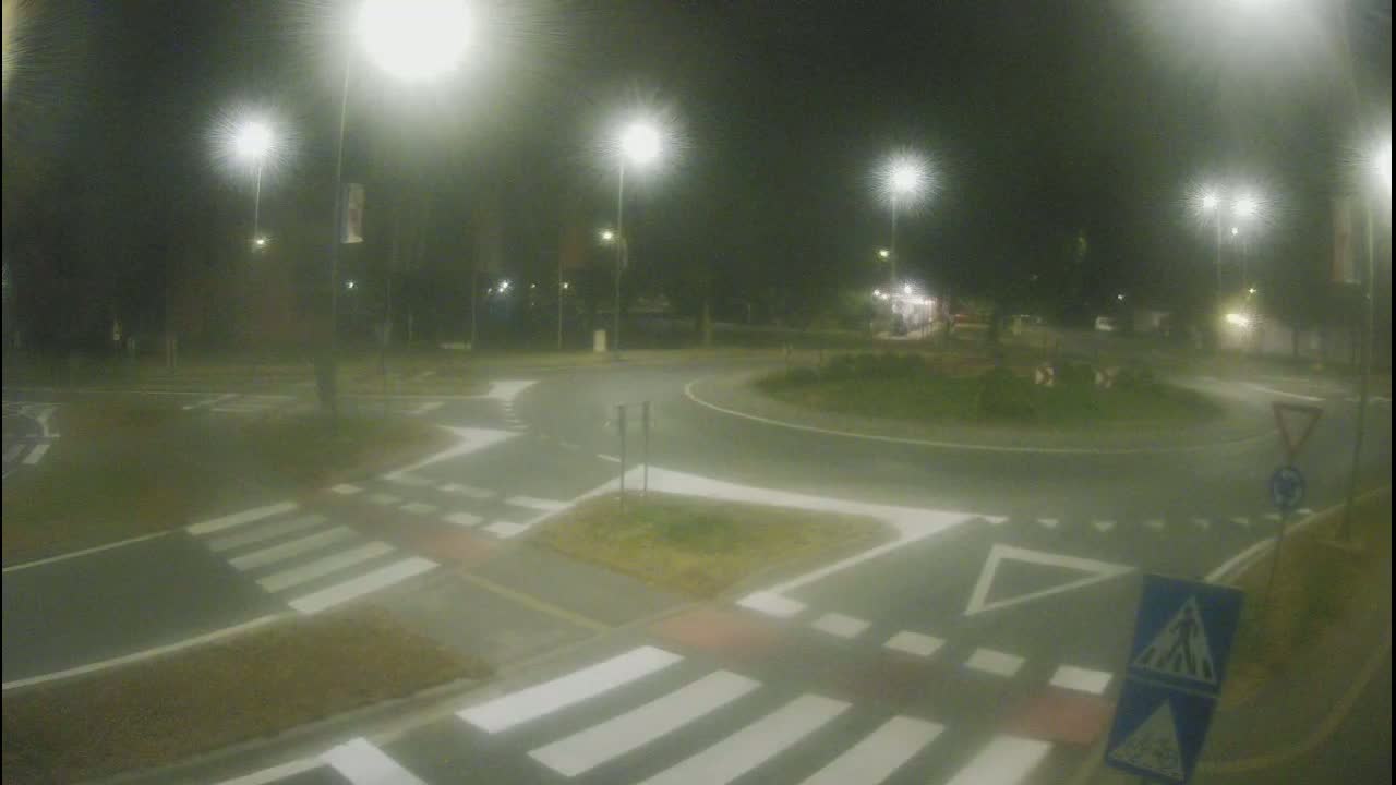 Belišće, Kralija Tomislava/Zeljeznicka/Kardinala Alojzija Stepinca Street Intersection Live Cam - 