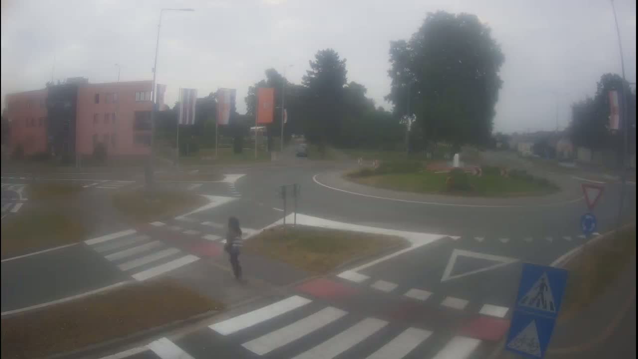 Belišće, Kralija Tomislava/Zeljeznicka/Kardinala Alojzija Stepinca Street Intersection Live Cam - 