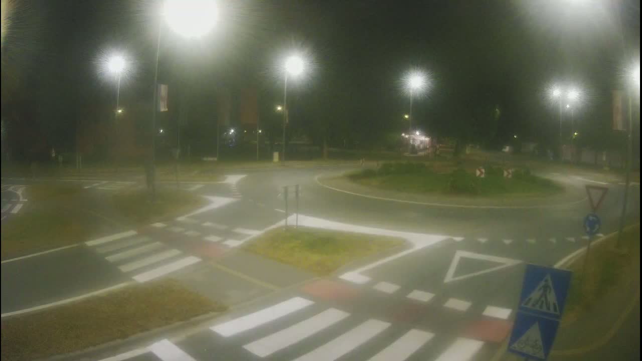 Belišće, Kralija Tomislava/Zeljeznicka/Kardinala Alojzija Stepinca Street Intersection Live Cam - 