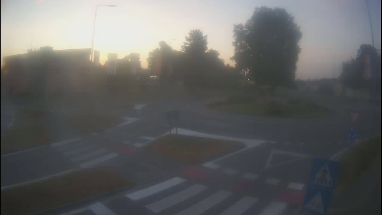 Belišće, Kralija Tomislava/Zeljeznicka/Kardinala Alojzija Stepinca Street Intersection Live Cam - 