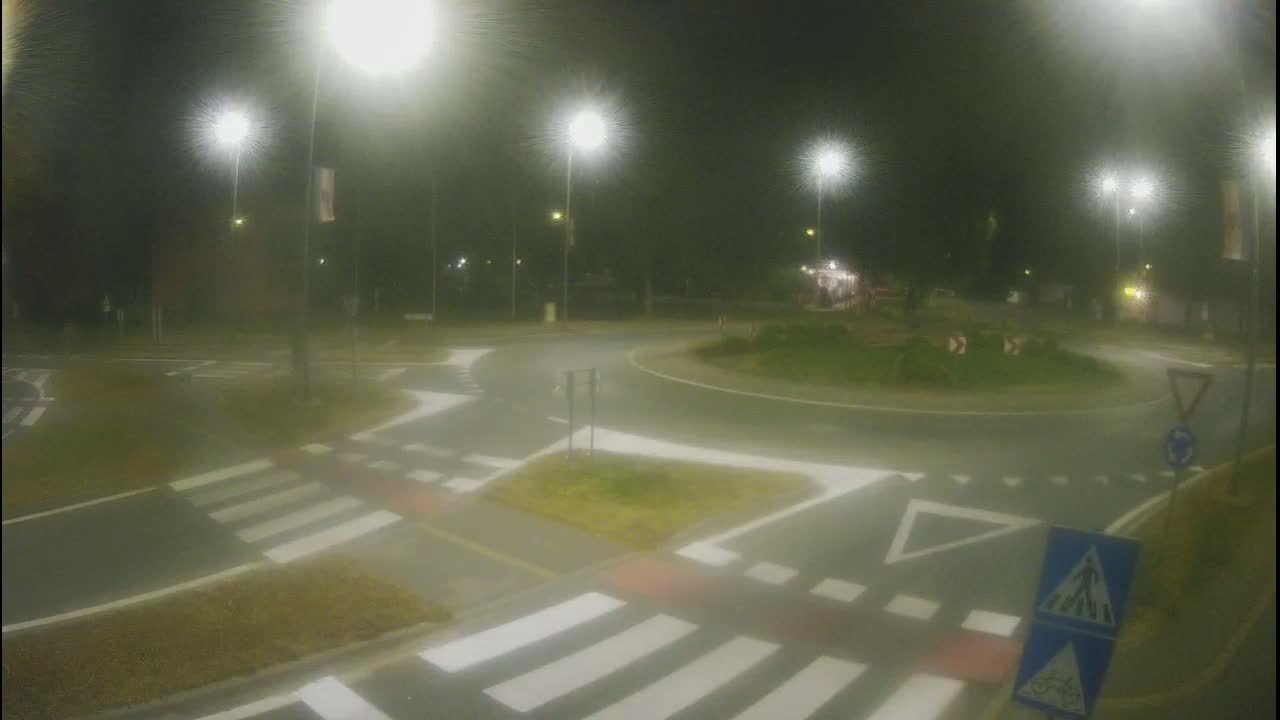 Belišće, Kralija Tomislava/Zeljeznicka/Kardinala Alojzija Stepinca Street Intersection Live Cam - 