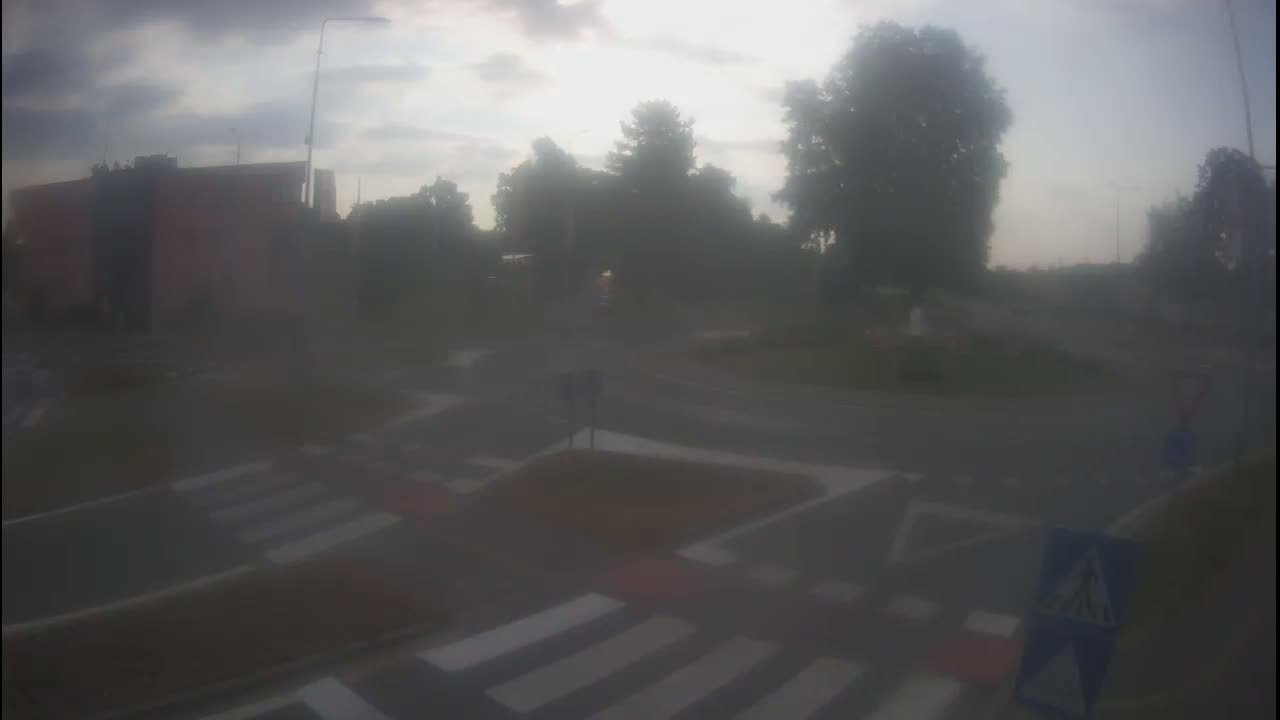 Belišće, Kralija Tomislava/Zeljeznicka/Kardinala Alojzija Stepinca Street Intersection Live Cam - 