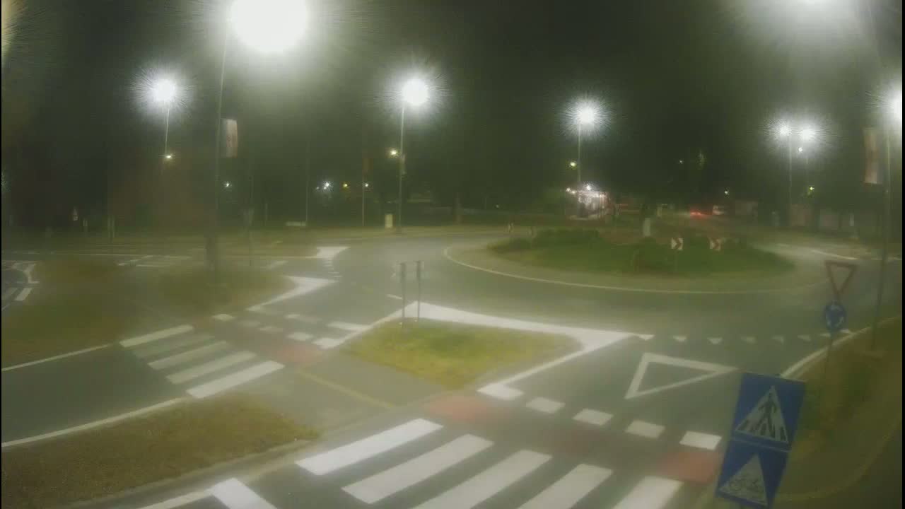 Belišće, Kralija Tomislava/Zeljeznicka/Kardinala Alojzija Stepinca Street Intersection Live Cam - 