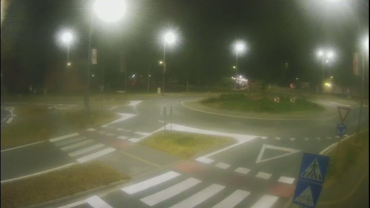 Belišće, Kralija Tomislava/Zeljeznicka/Kardinala Alojzija Stepinca Street Intersection Live Cam - 