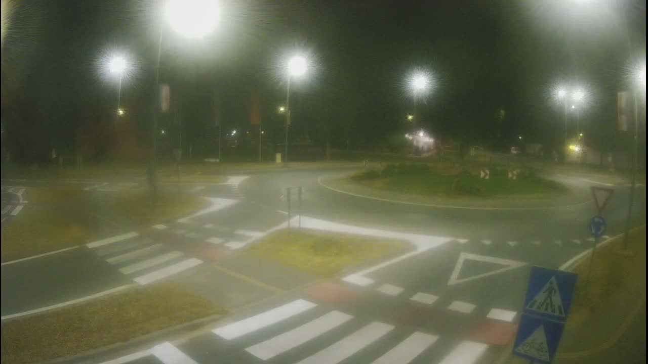 Belišće, Kralija Tomislava/Zeljeznicka/Kardinala Alojzija Stepinca Street Intersection Live Cam - 