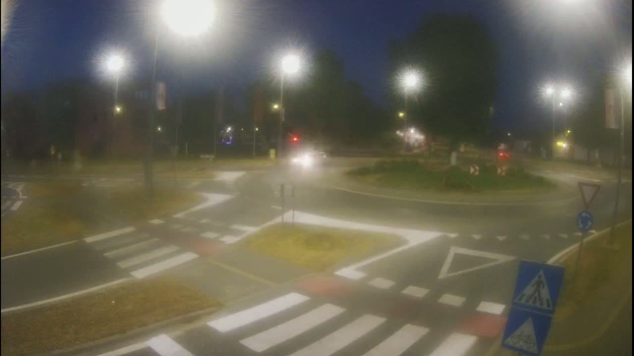 Belišće, Kralija Tomislava/Zeljeznicka/Kardinala Alojzija Stepinca Street Intersection Live Cam - 