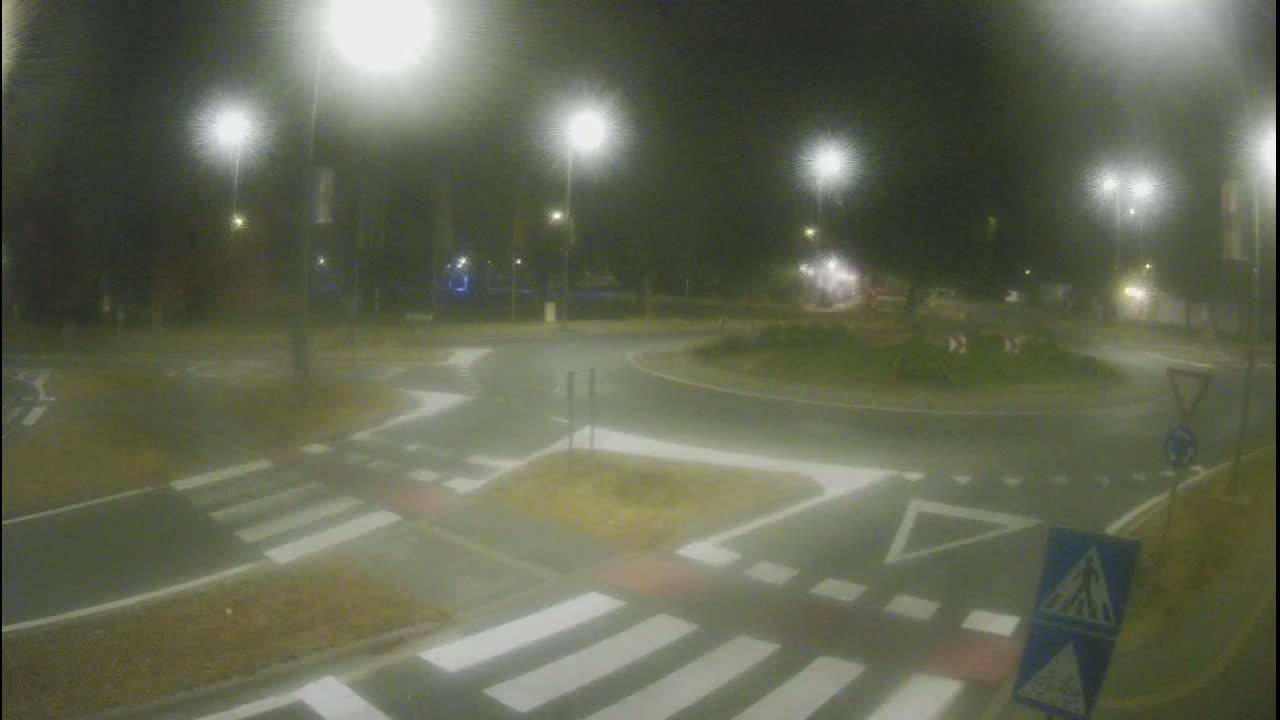Belišće, Kralija Tomislava/Zeljeznicka/Kardinala Alojzija Stepinca Street Intersection Live Cam - 
