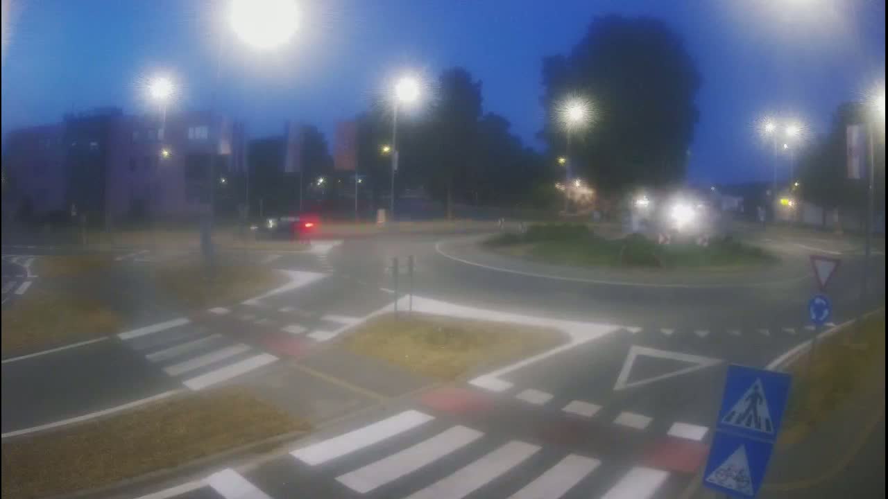 Belišće, Kralija Tomislava/Zeljeznicka/Kardinala Alojzija Stepinca Street Intersection Live Cam - 