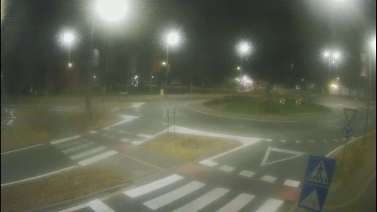 Belišće, Kralija Tomislava/Zeljeznicka/Kardinala Alojzija Stepinca Street Intersection Live Cam - 