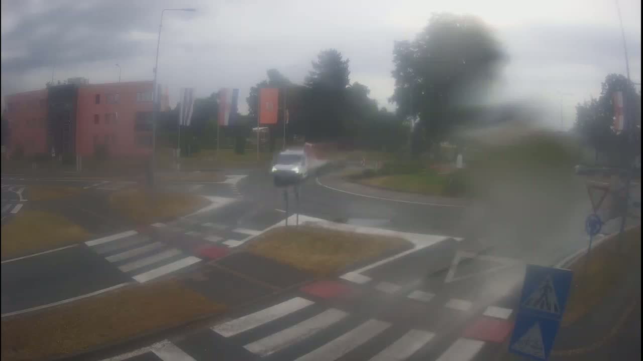 Belišće, Kralija Tomislava/Zeljeznicka/Kardinala Alojzija Stepinca Street Intersection Live Cam - 