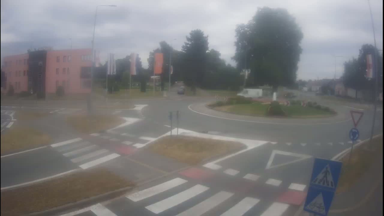 Belišće, Kralija Tomislava/Zeljeznicka/Kardinala Alojzija Stepinca Street Intersection Live Cam - 