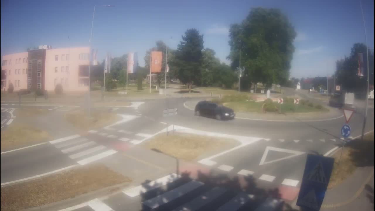 Belišće, Kralija Tomislava/Zeljeznicka/Kardinala Alojzija Stepinca Street Intersection Live Cam - 