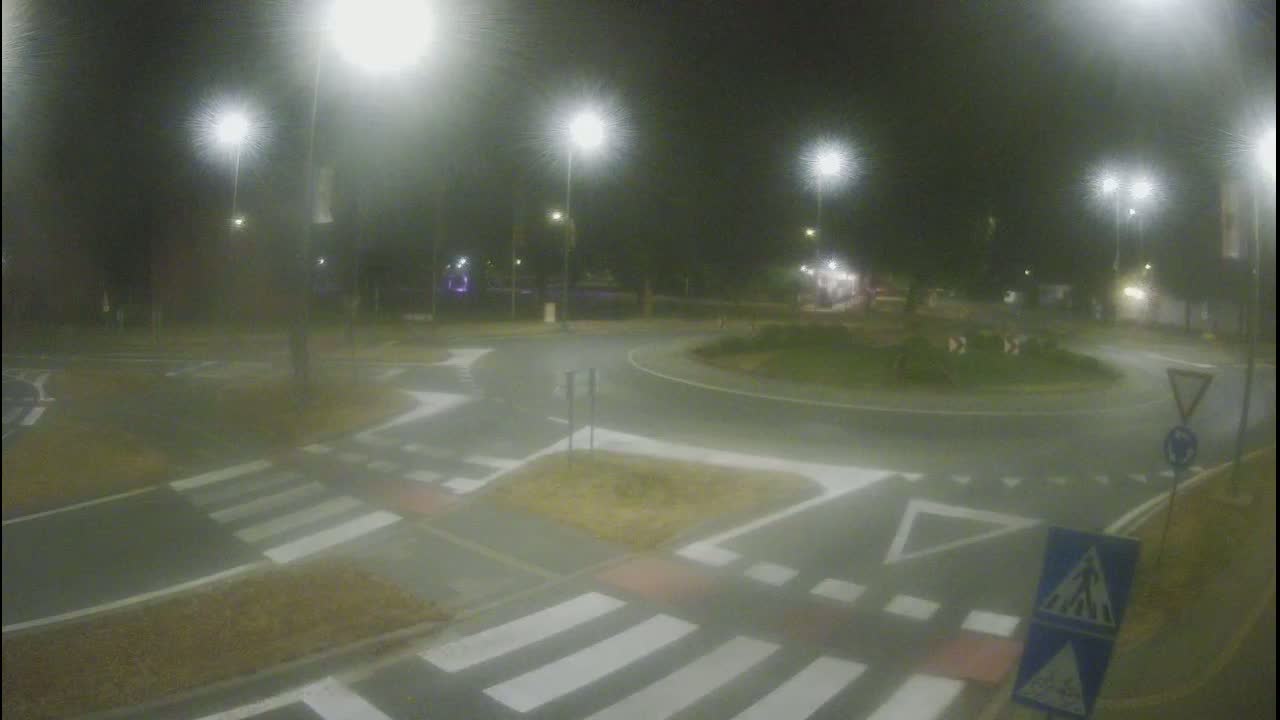 Belišće, Kralija Tomislava/Zeljeznicka/Kardinala Alojzija Stepinca Street Intersection Live Cam - 