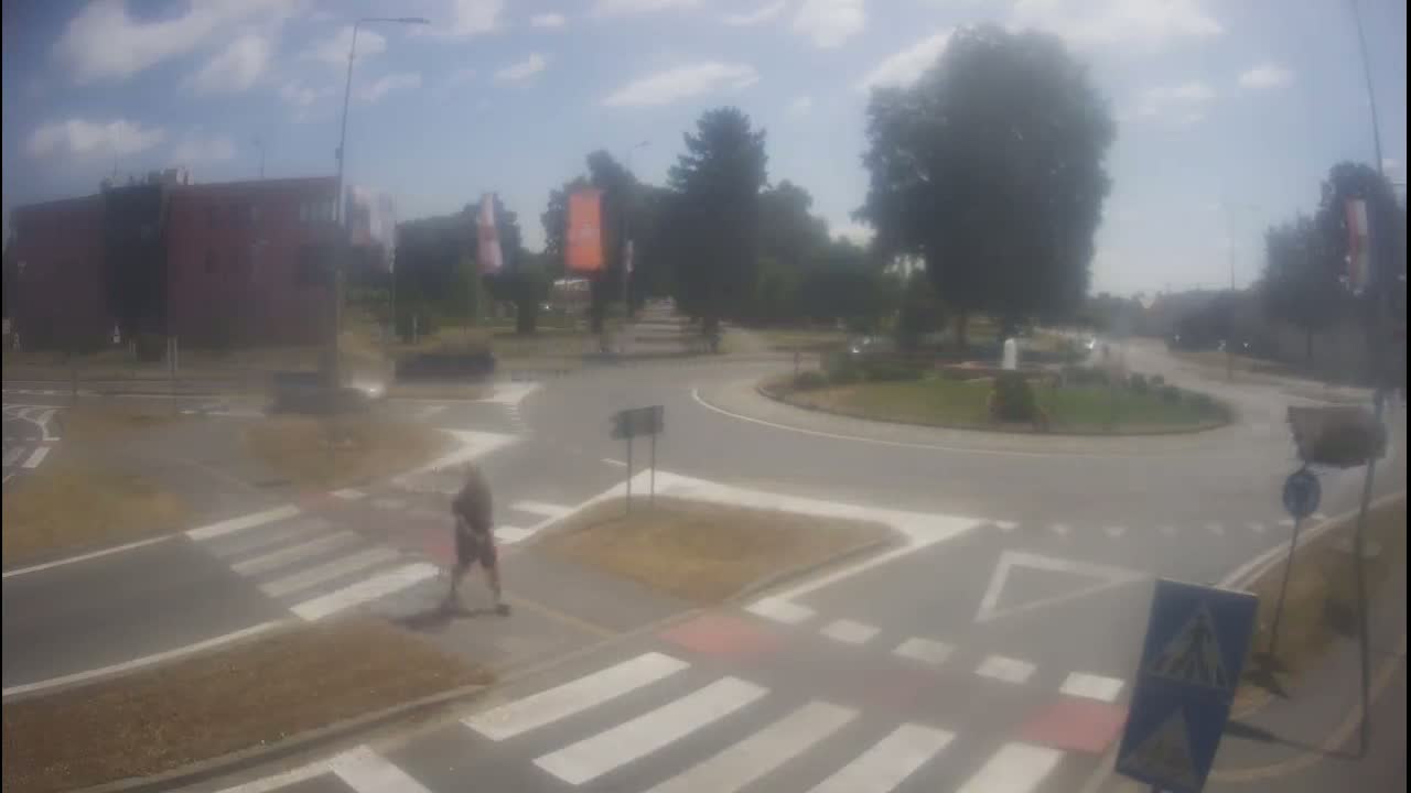 Belišće, Kralija Tomislava/Zeljeznicka/Kardinala Alojzija Stepinca Street Intersection Live Cam - 